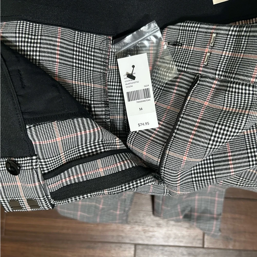 Lane Bryant Women’s Slim Capri The 4 Season Pants 16 Plaid‎ Black Pink Mid Rise